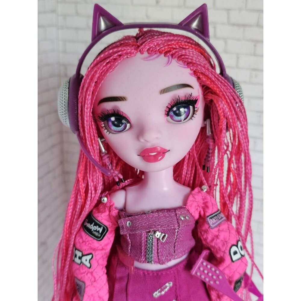 Rainbow High Shadow High Pinkie James Fashion Doll Pink Braids Cat Headset Stand
